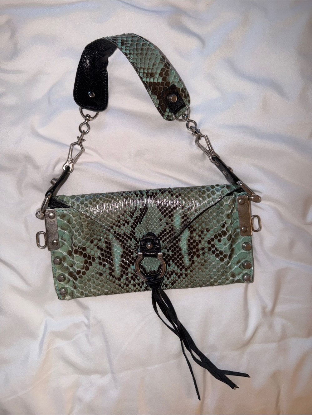 Vintage Green Snakeskin-Pattern Shoulder Bag with Black Tassel